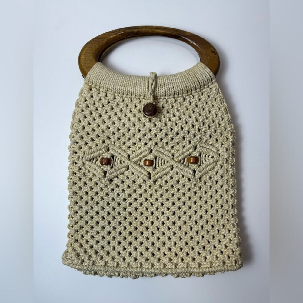 Vintage Bohemian Wood Oval Handled Wood Bead Accent Cream Macrame Hand Bag